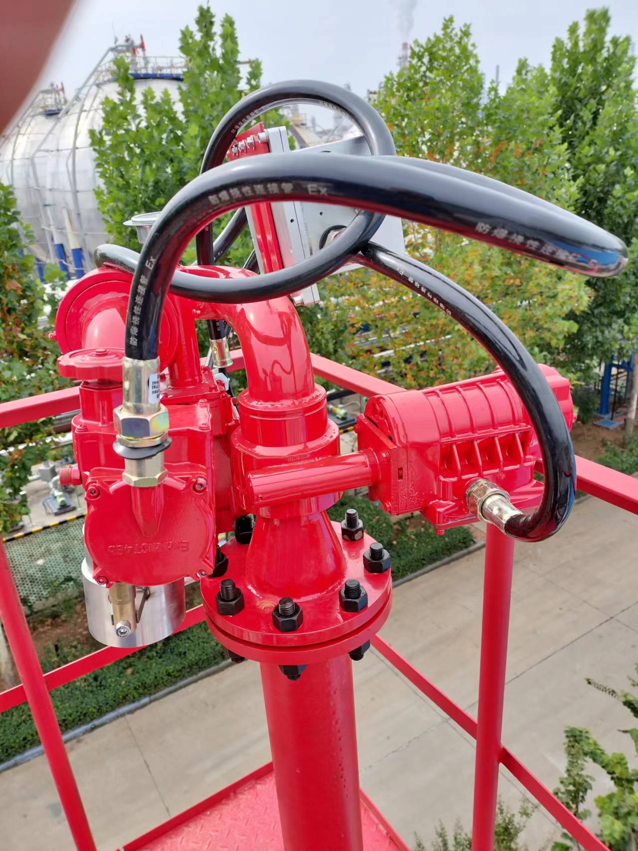 <a href=http://www.wabbywabbo.com.cn/index.php/product/index/id/46.html target='_blank'>電控消防水炮</a>安裝液化氫卸車區